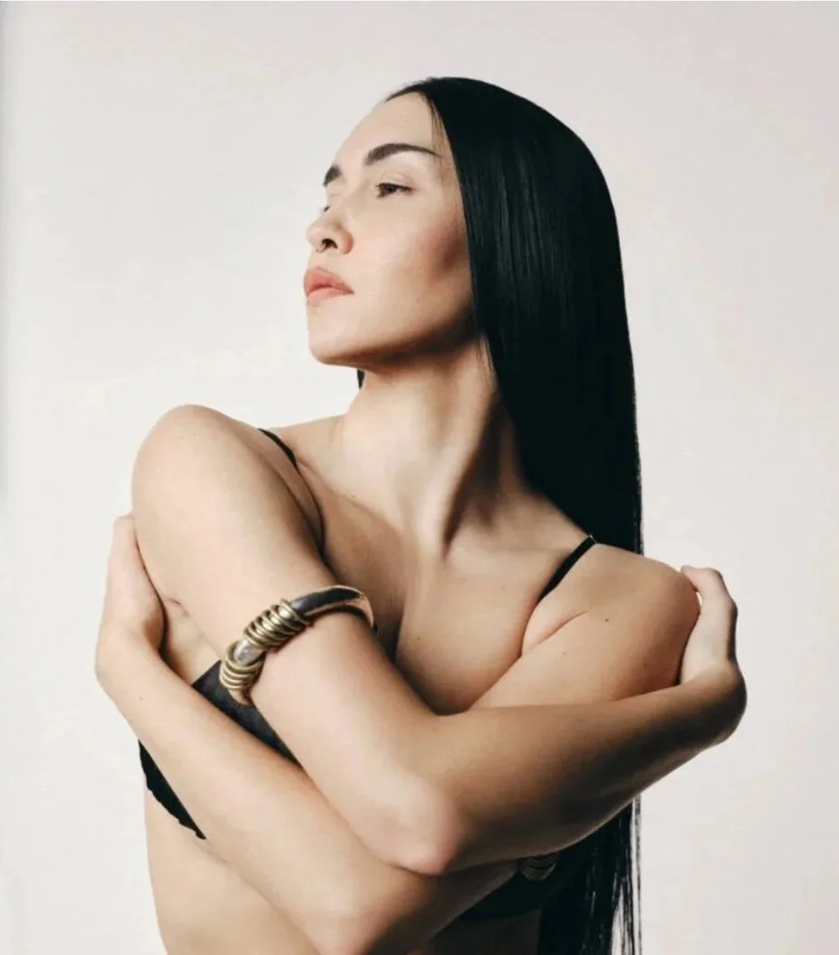 LARA LAQUIZ portrait